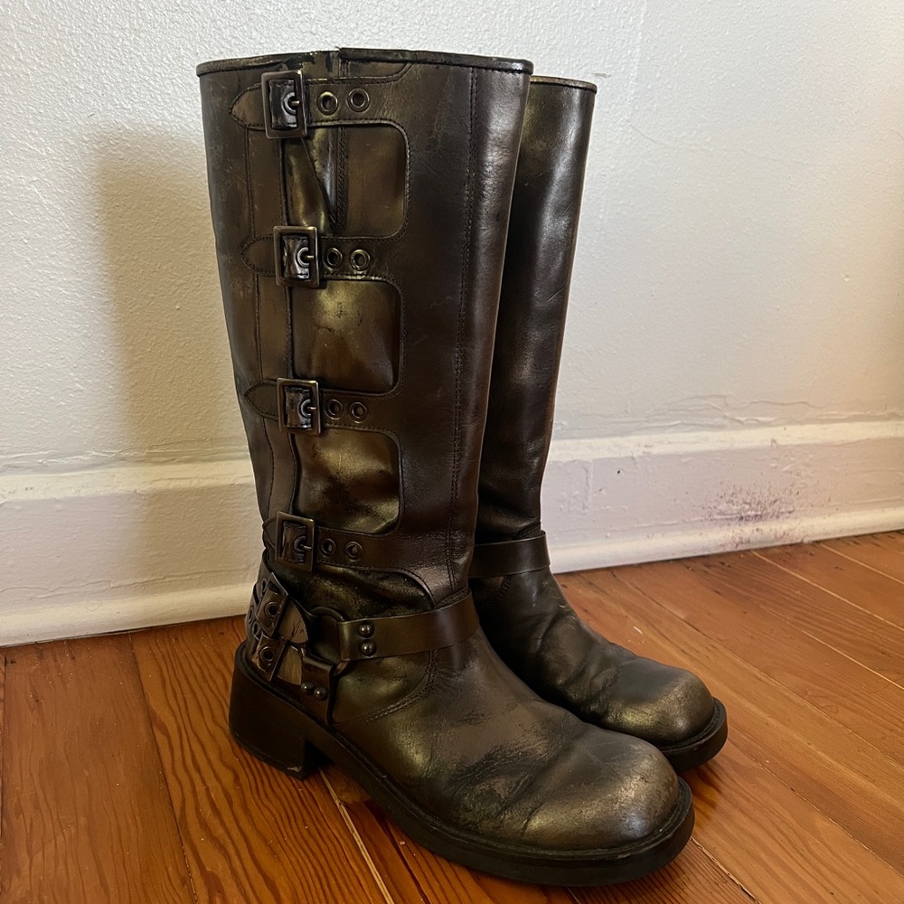 Steve Madden Rocky Silver Distressed Boots